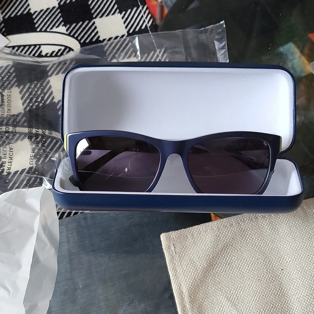 Lacoste gorgeous sunglasses dark blue yellow bagged tagged Unisex
